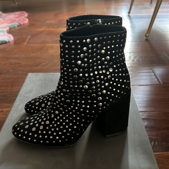 Vince Camuto studded boots size 6.5 - Picture 3 of 6